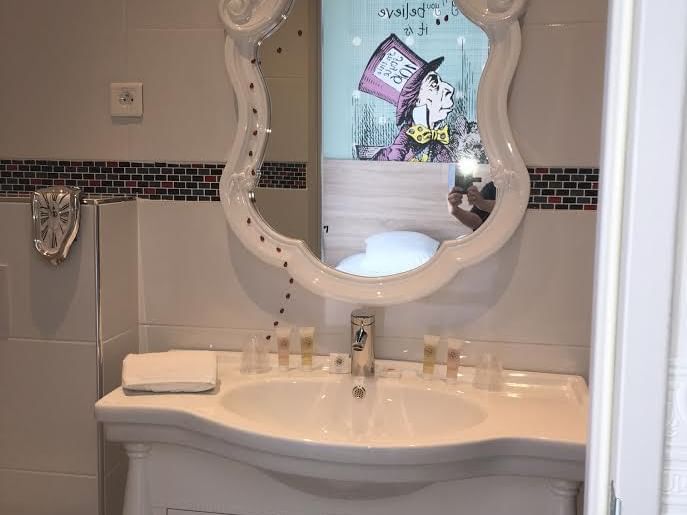 Bathroom vanity of Junior suites rooms at Hotel Lakeside