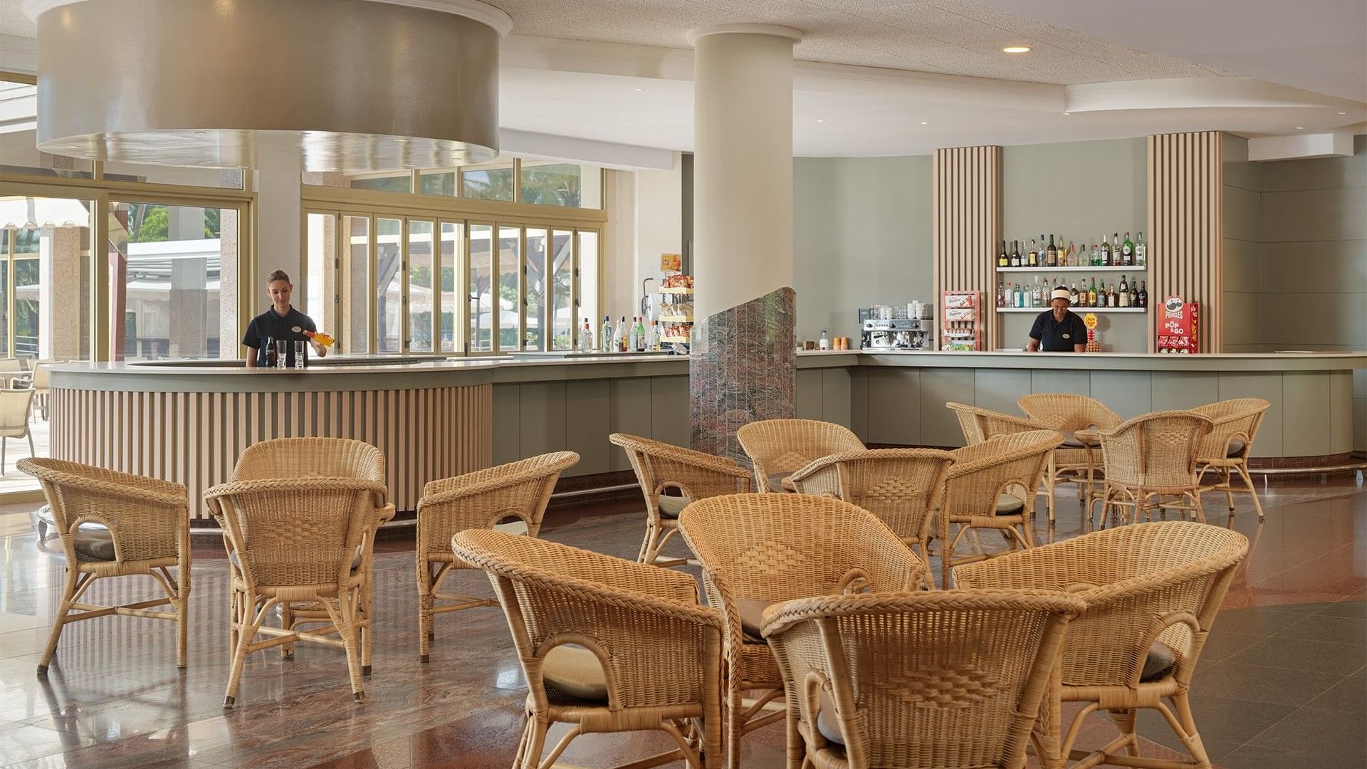 Bar lobby en Ponient Dorada Palace