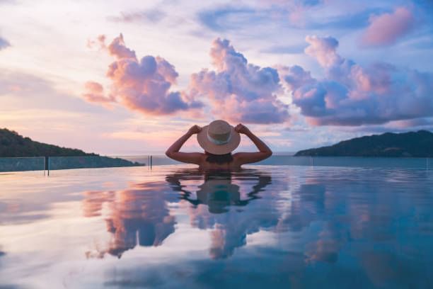 Lady enjoying a dip at Momentus Alexandra's infinity pool