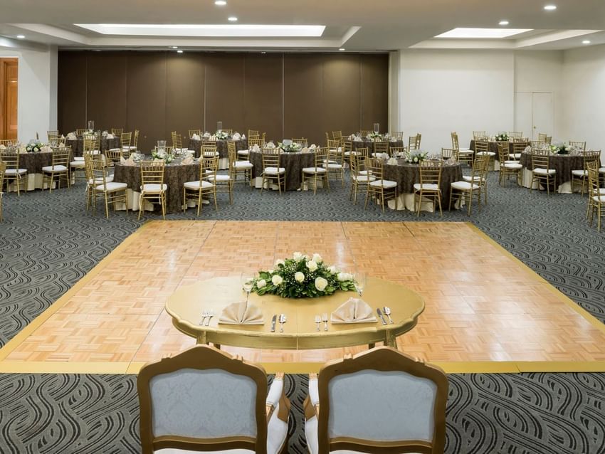 Elegantly decorated Frankfurt event room with tables and chairs at Real Inn Mexicali