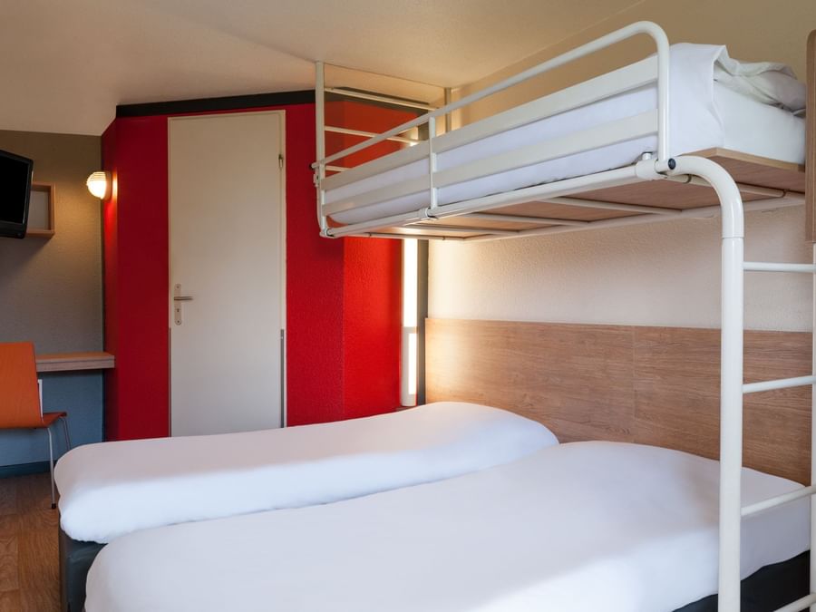 Bunk beds in a hotel room at Hotel Rouen South Oissel