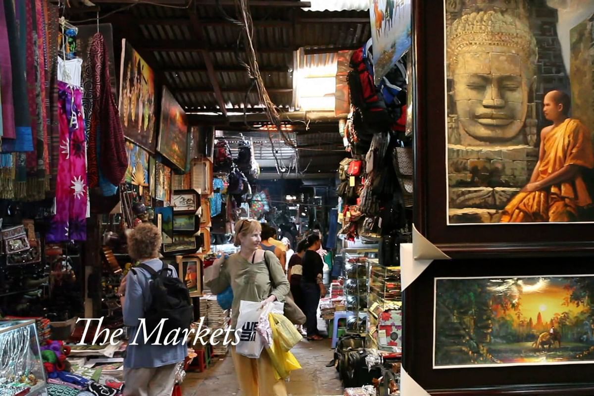 People in the Russian Market near Sunway Hotel Phnom Penh
