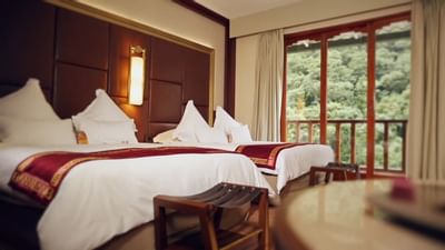 Sumaq Deluxe with river view with glass windows at Hotel Sumaq