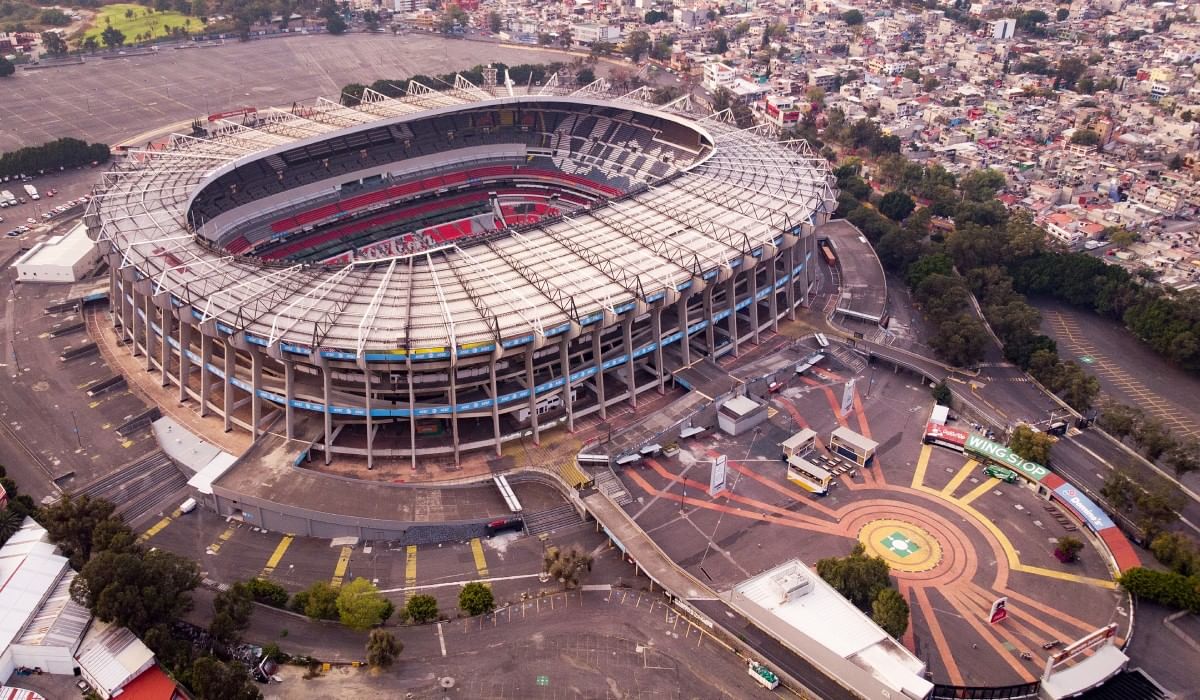 Vista aérea del Estadio Azteca ubicado cerca de Camino Real Hotels