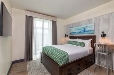 1868 Green Guestroom 1