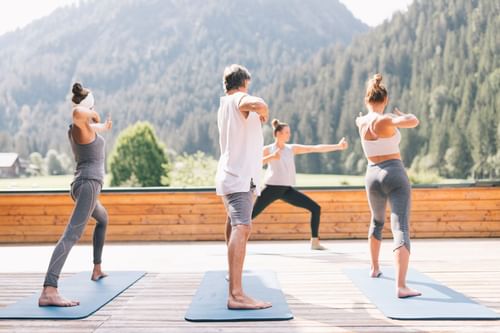 Outdoor Yoga Einheit,  Hotel Liebes Rot Flüh, Haldensee Tirol