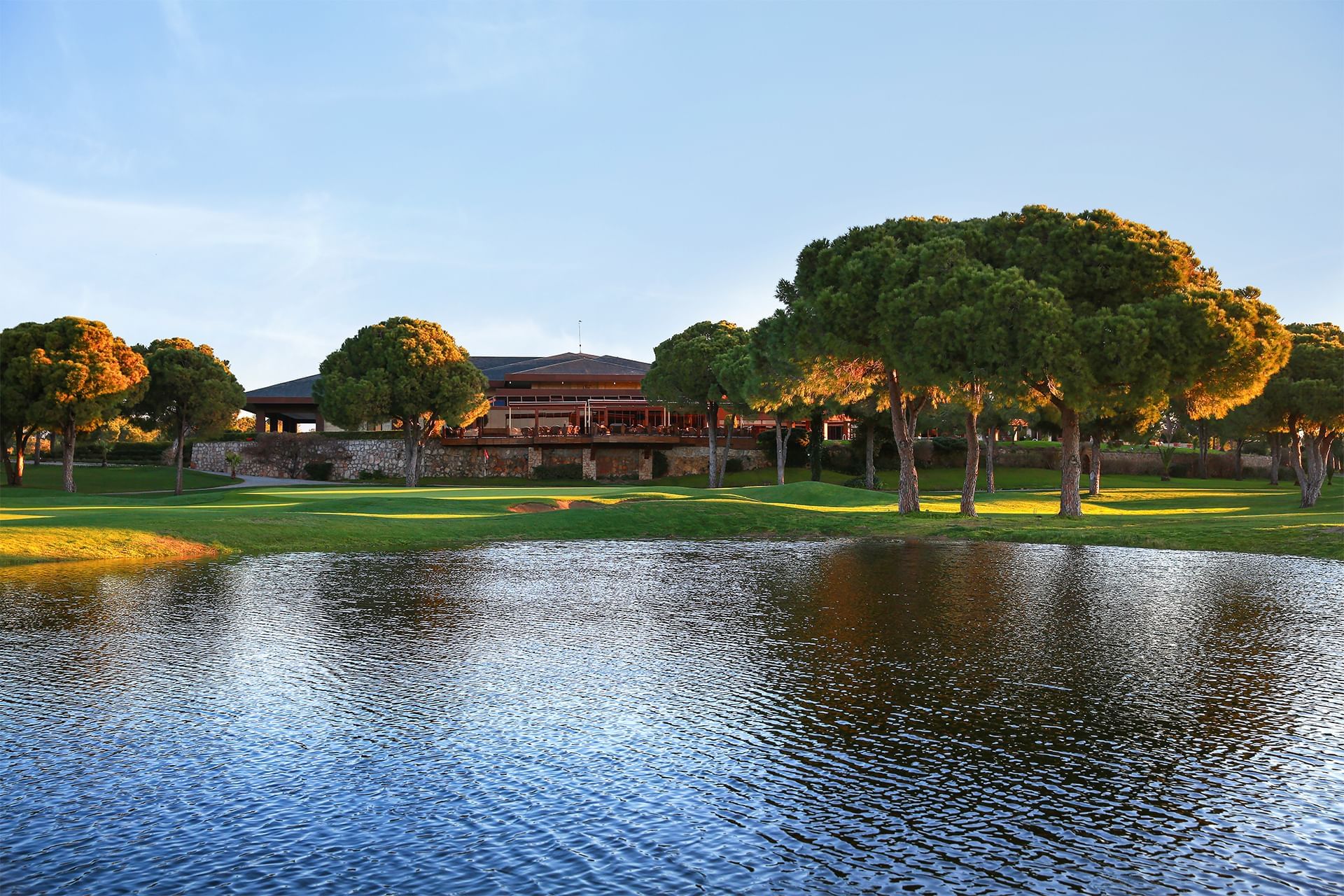 Titanic Golf Club quite water lake