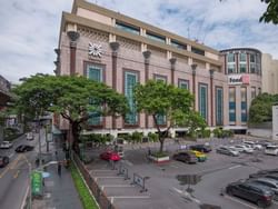 The exterior of Central Chidlom near Chatrium Residence Sathon