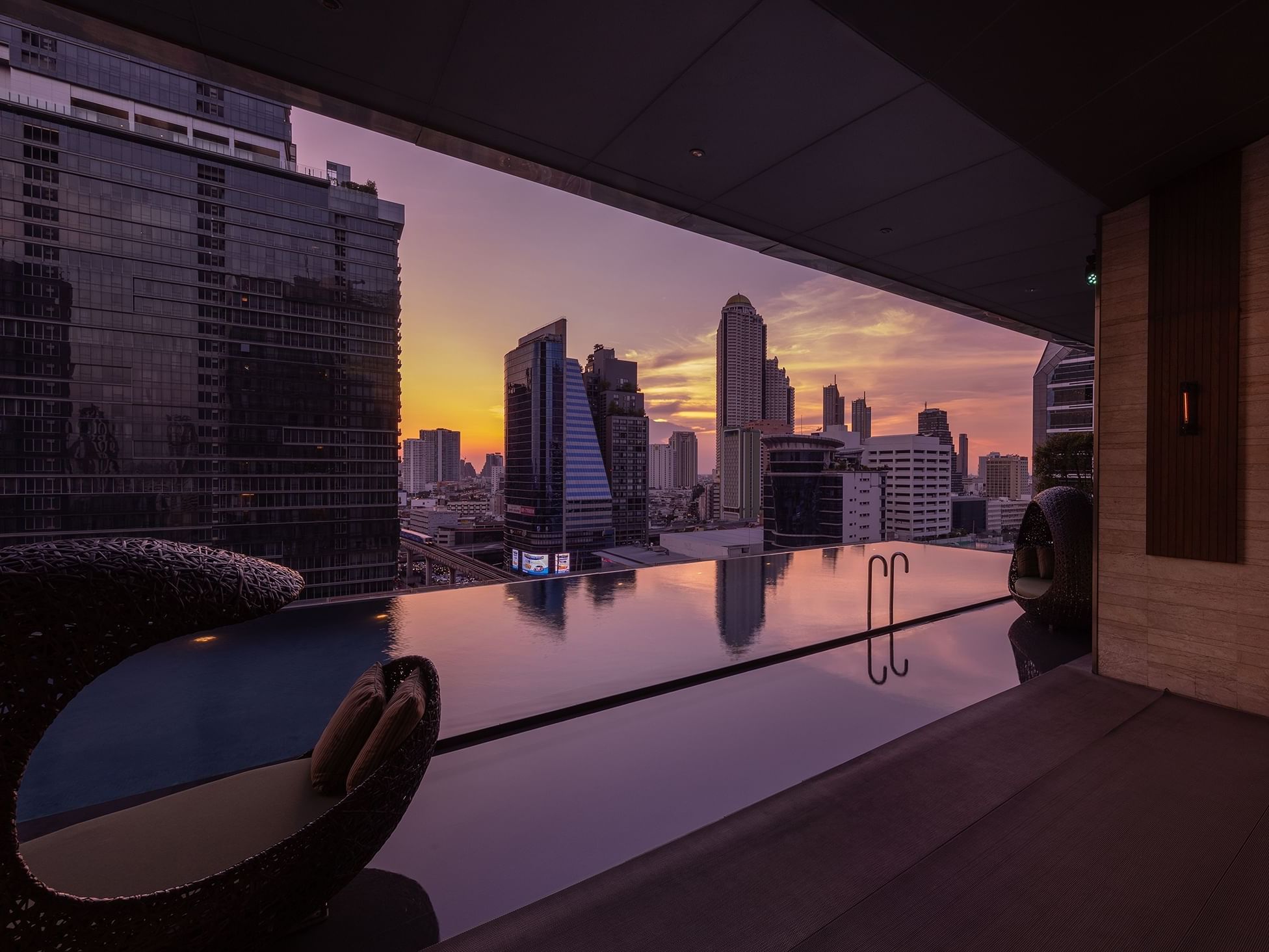 Eastin Grand Hotel Sathorn pool