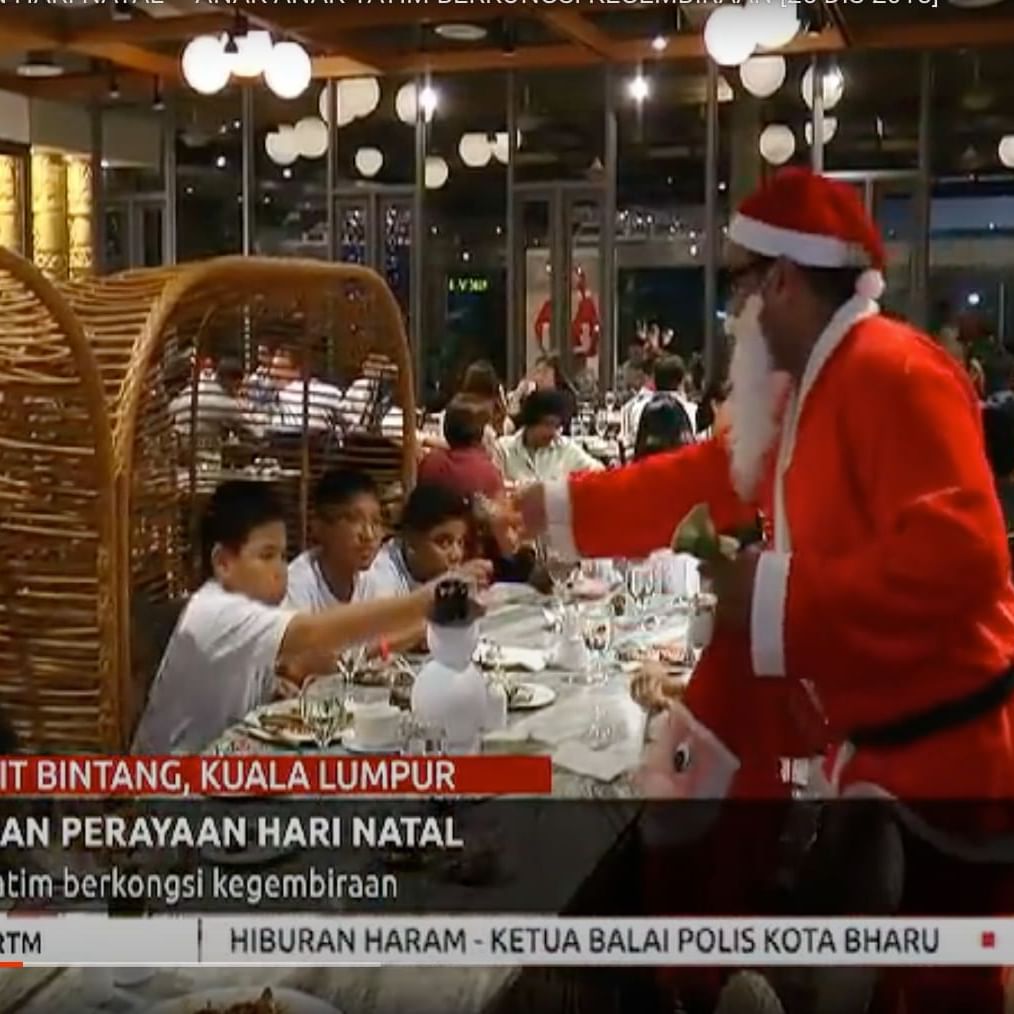 Santa giving gifts to kids at Federal Hotels International