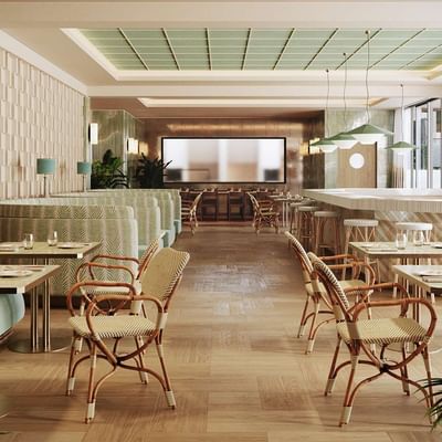 Ristorante elegante con tavolo da pranzo, sedie, piante, pavimenti in legno, pareti in marmo, e illuminazione sospesa.