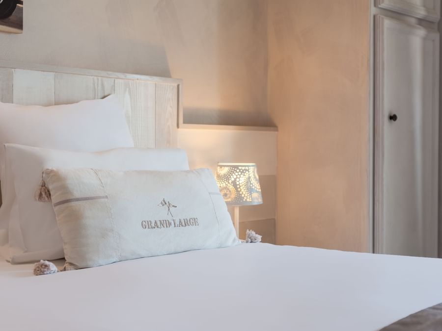 Bedroom arrangement in a hotel room at Hotel Miramar