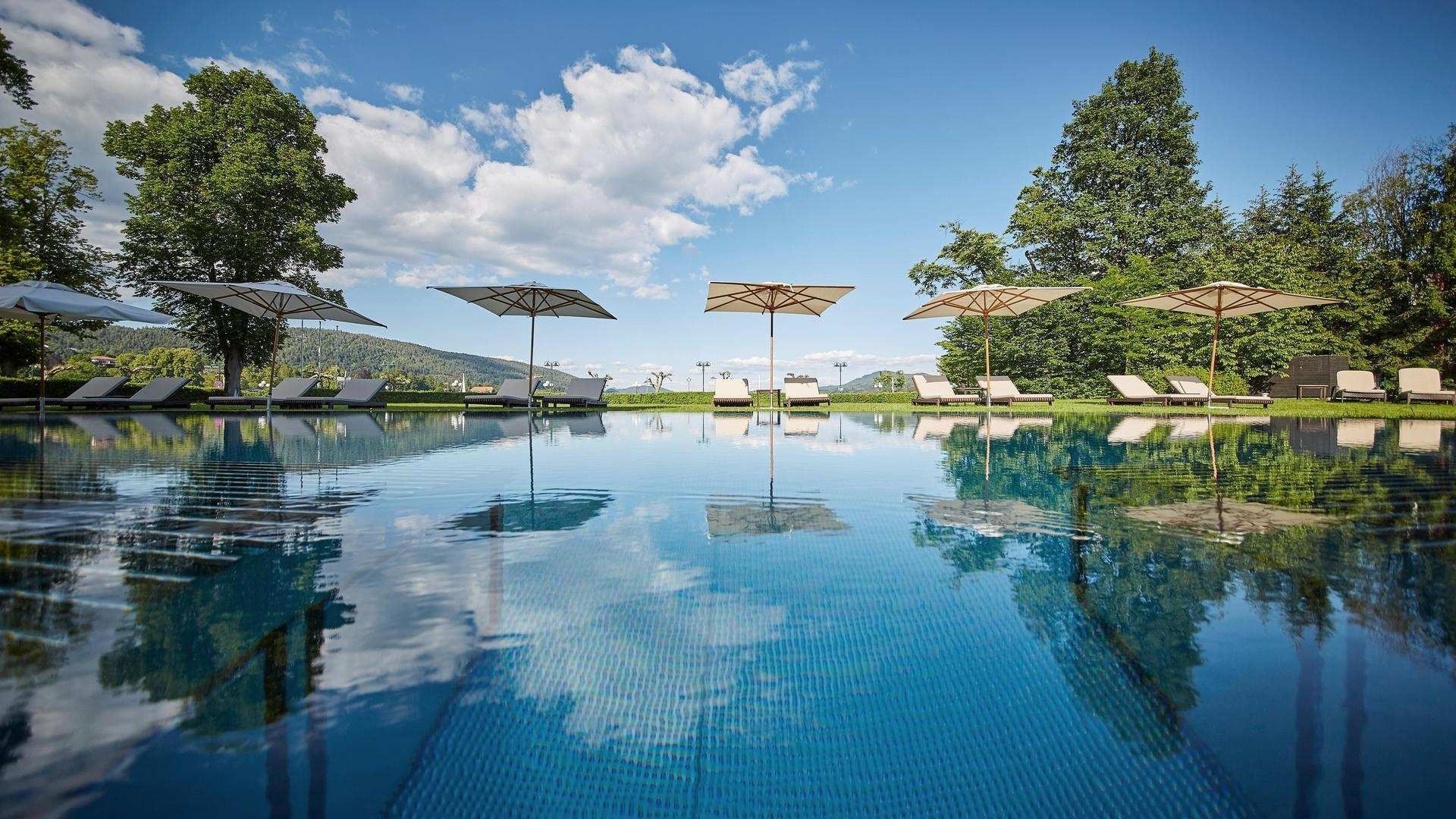 Falkensteiner Schlosshotel Velden Außenbereich Pool