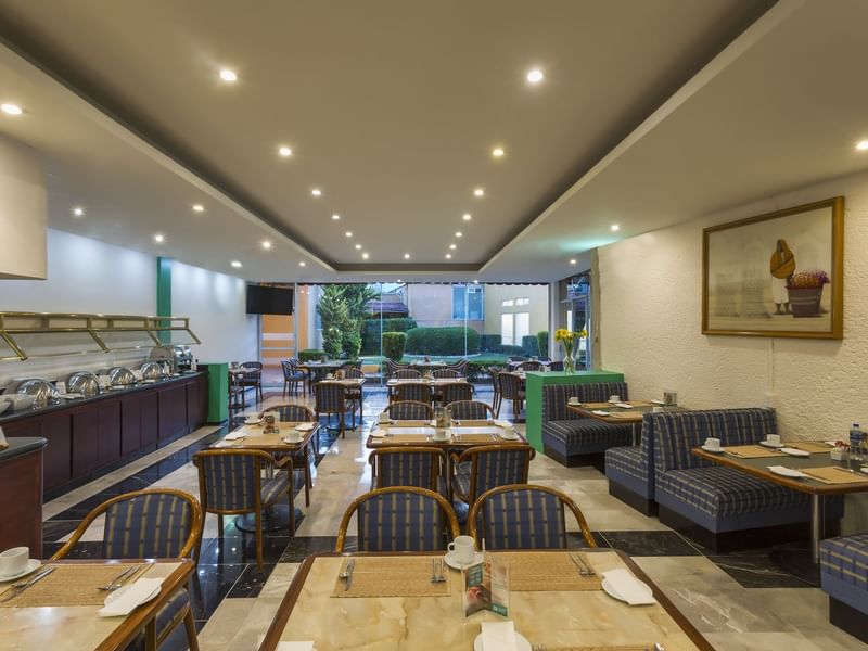 Dining tables arranged in the Restaurante at Gamma Hotels