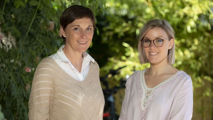 Two white ladies posing at Hotel de la Balance