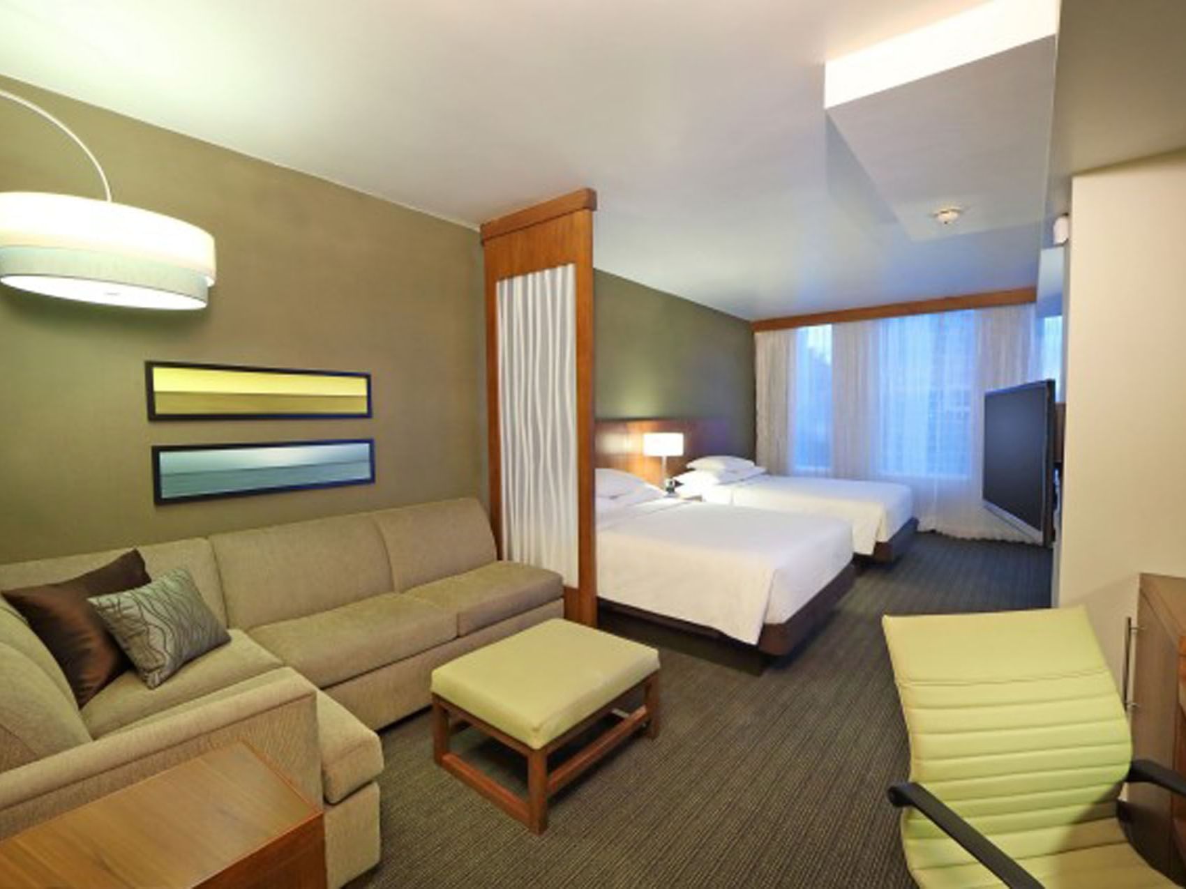 Two queen beds with sitting area in Deluxe Double hotel rooms in Panama City at MARlNN Place Financial District