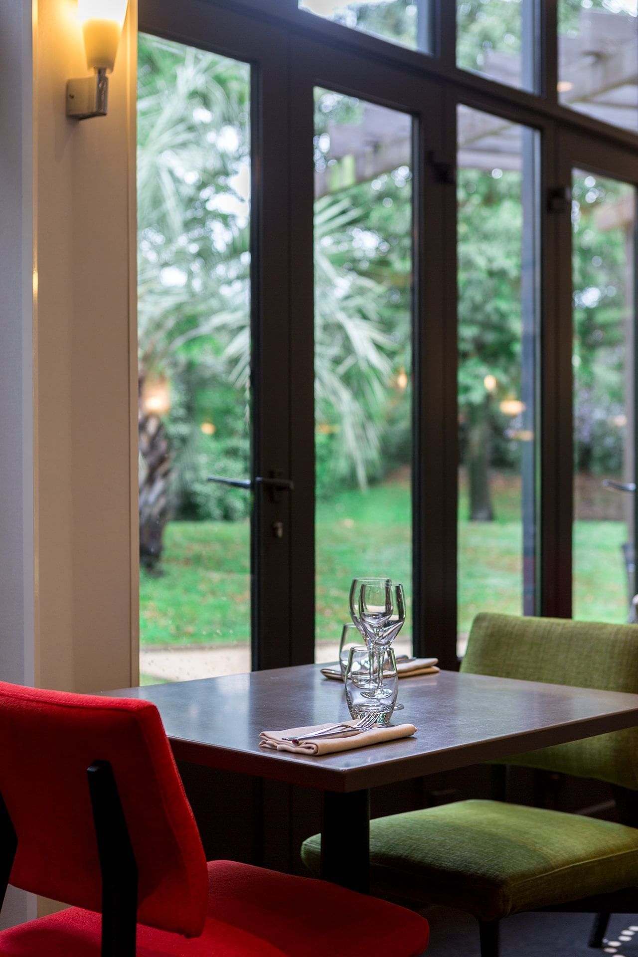 A dining table in the Restaurant at Oceania Nantes Aéroport