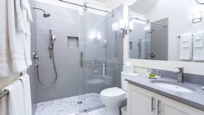King preferred room bathroom
