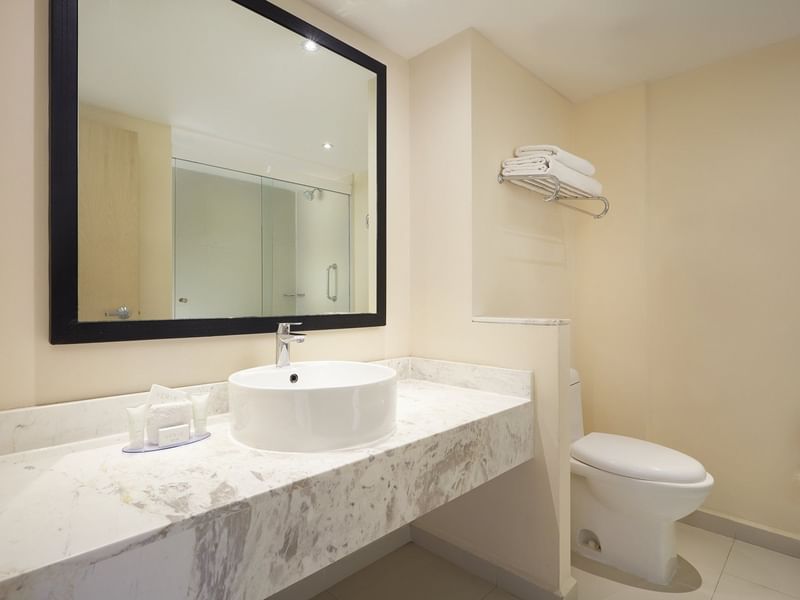 Interior del baño en Junior king suite de One Hotels