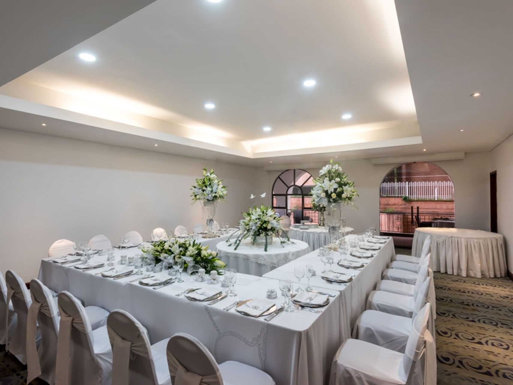 U-shaped table set-up in Toscana at Hotel Dann Carlton Medellin