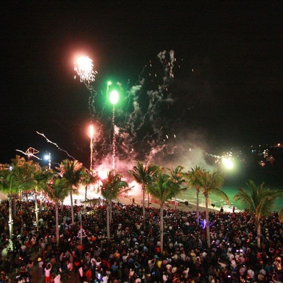 Fuegos artificiales en la noche