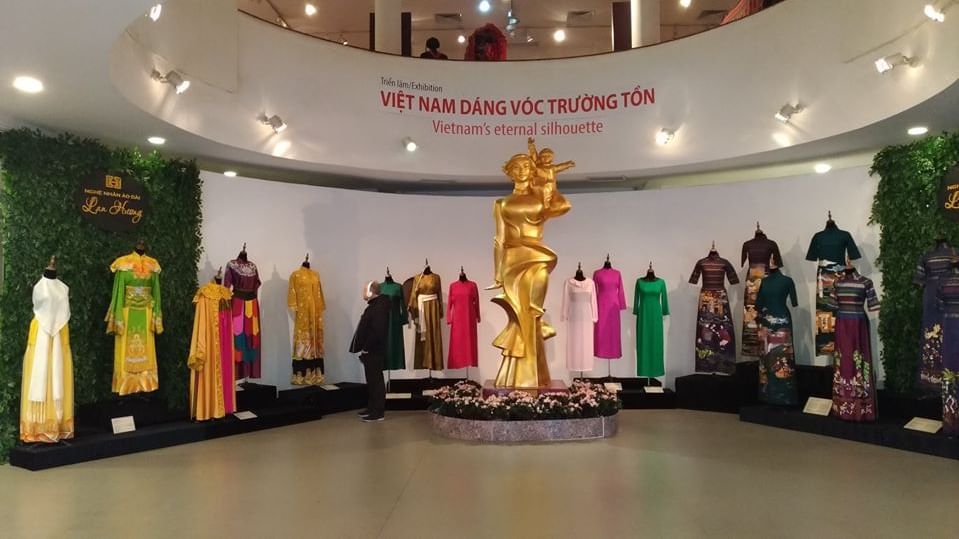 Outfits on display in Vietnamese Women's Museum near Sunway Hotel Hanoi