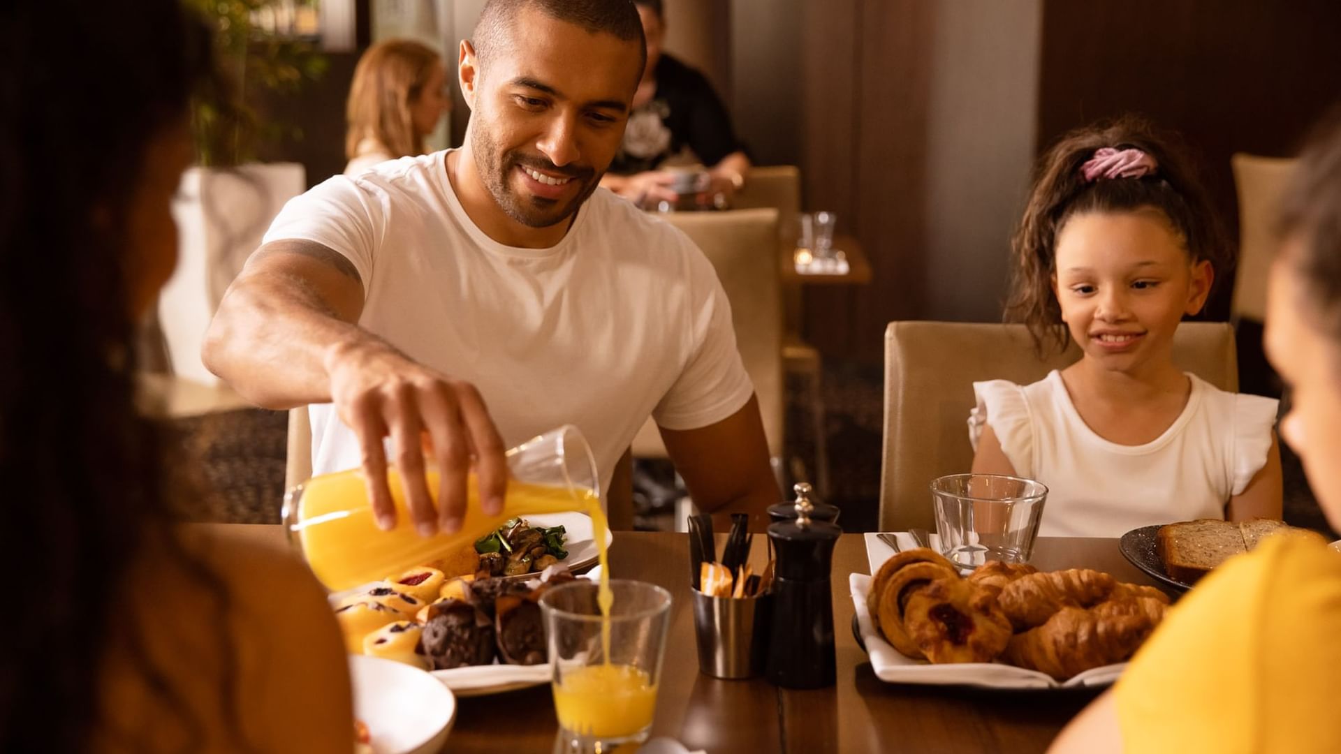 Novotel_Sydney_Parramatta_-_Breakfast_credit_Daniel_Boud_430