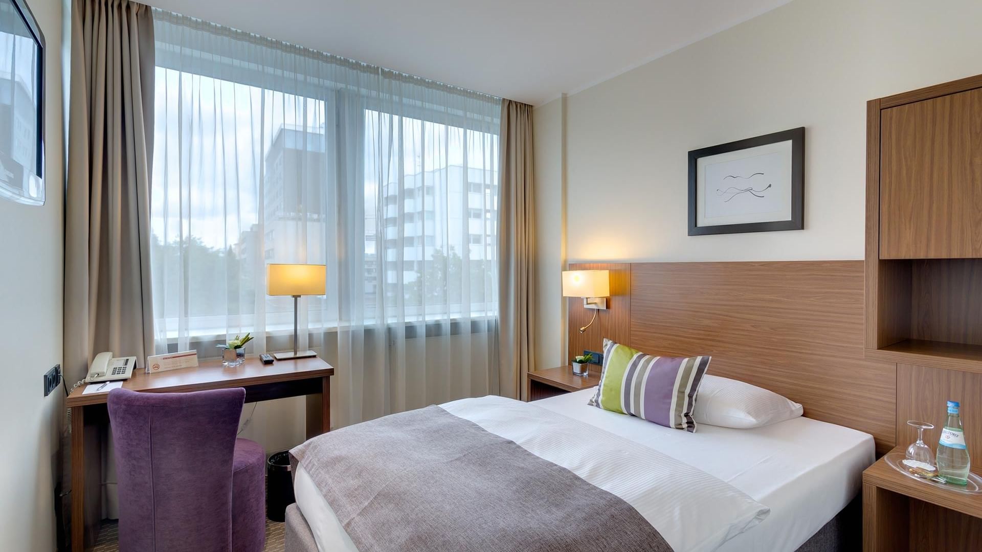 Cozy Standard Queen Room at Hotel Sylter Hof Berlin – Modern Comfort in a Central Location