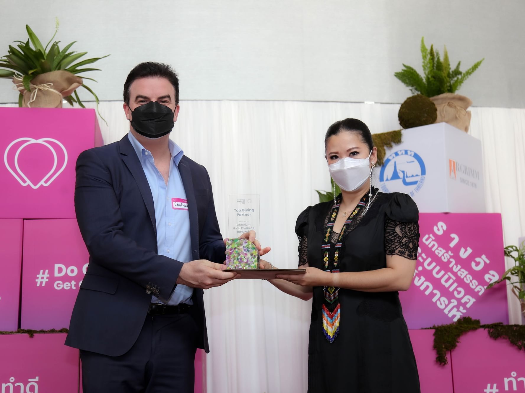 Presenting Socialgiver Awards 2022 at Chatrium Hotel Bangkok