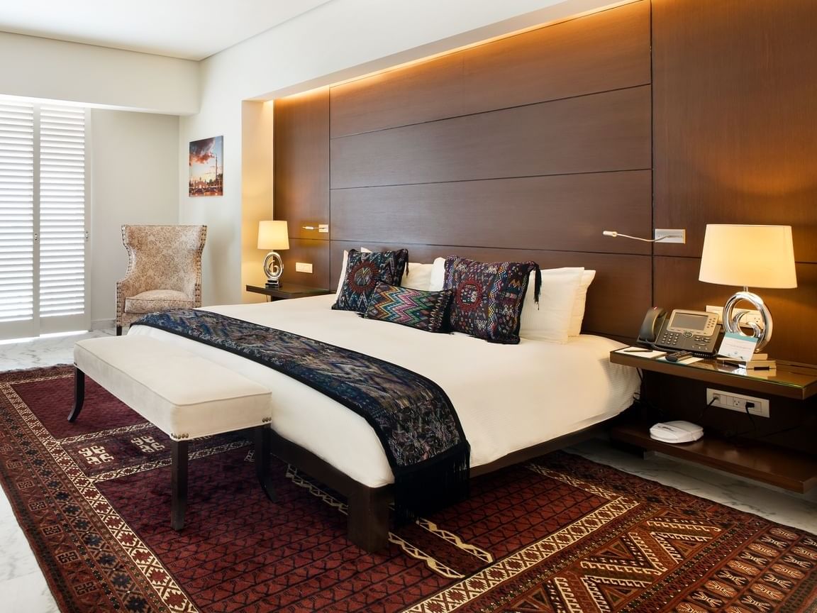 Bed & work desk, Master Suite King, Vista Resort, Palacio Mundo