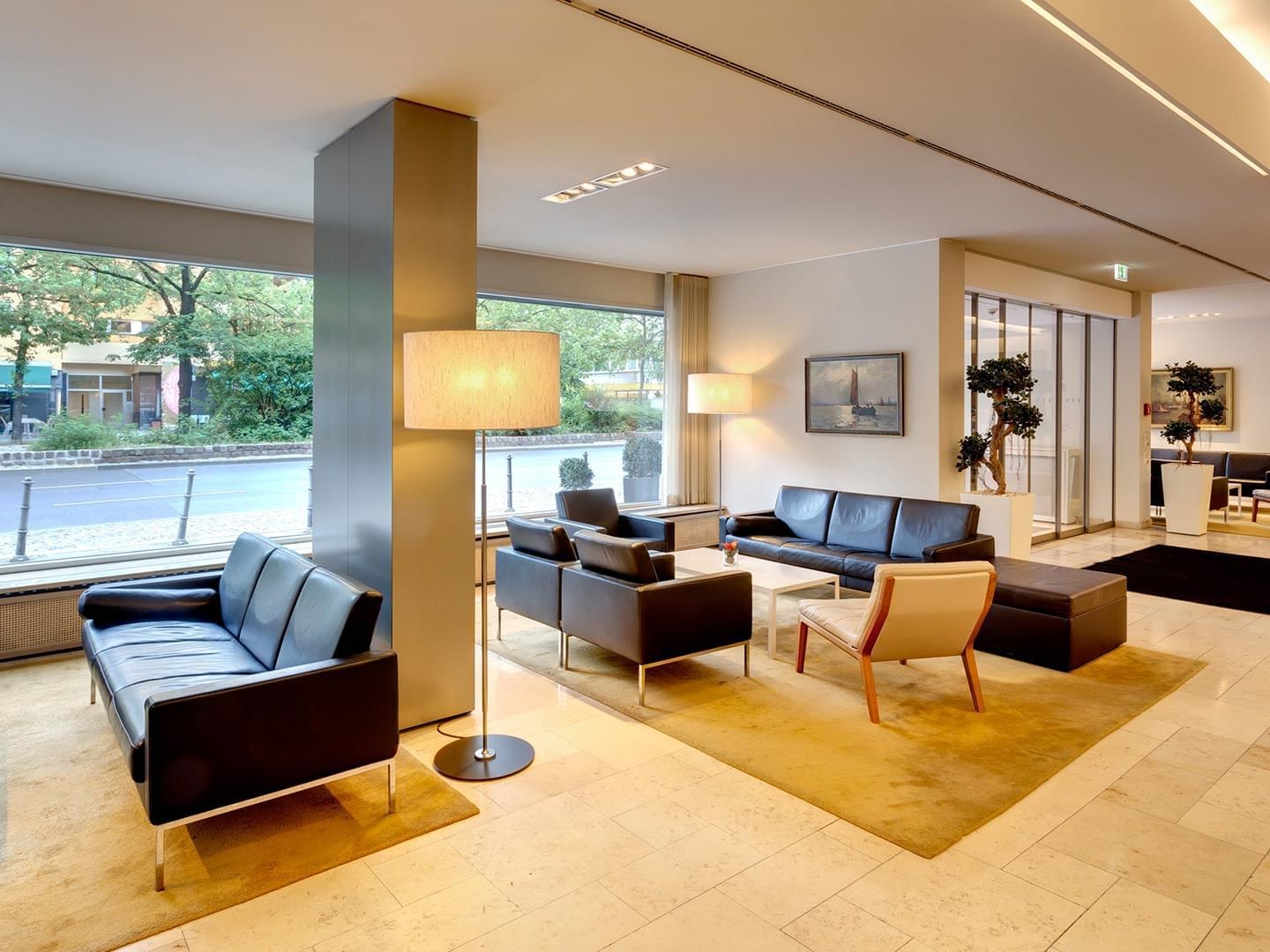 Bright and welcoming lobby of Hotel Sylter Hof Berlin with contemporary furnishings