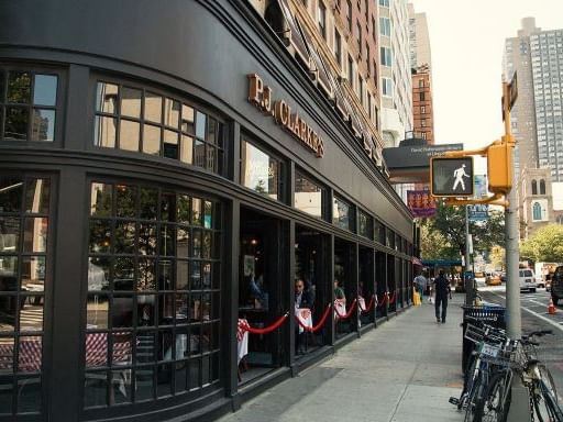 PJ Clarke’s Restaurant - New York Dining - Empire Hotel