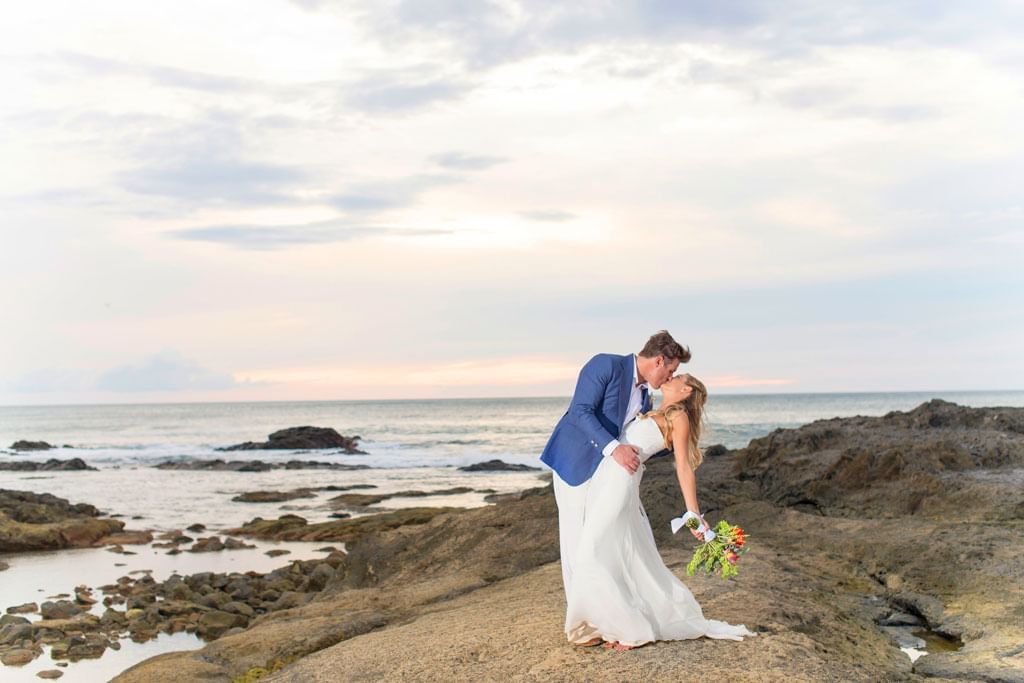 couple kissing at the beach