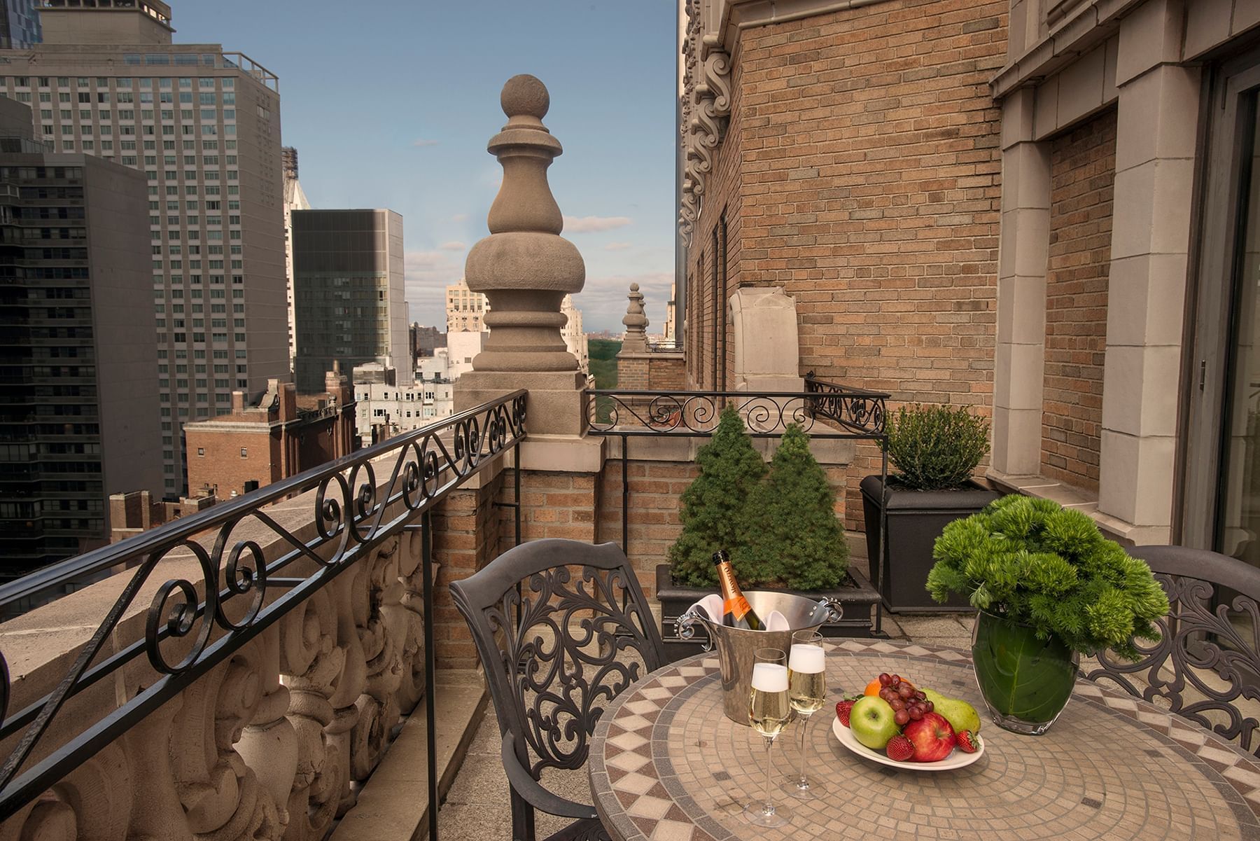 New York Large Hotel Rooms & Suites | Warwick Hotel NYC
