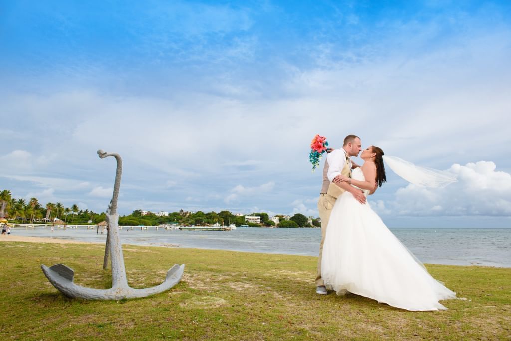 A wedding couple near the sea for a photoshoot at Copamarina