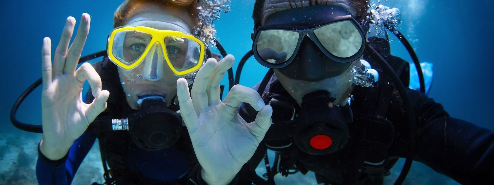 Two guest scuba diving at Daydream Island Resort