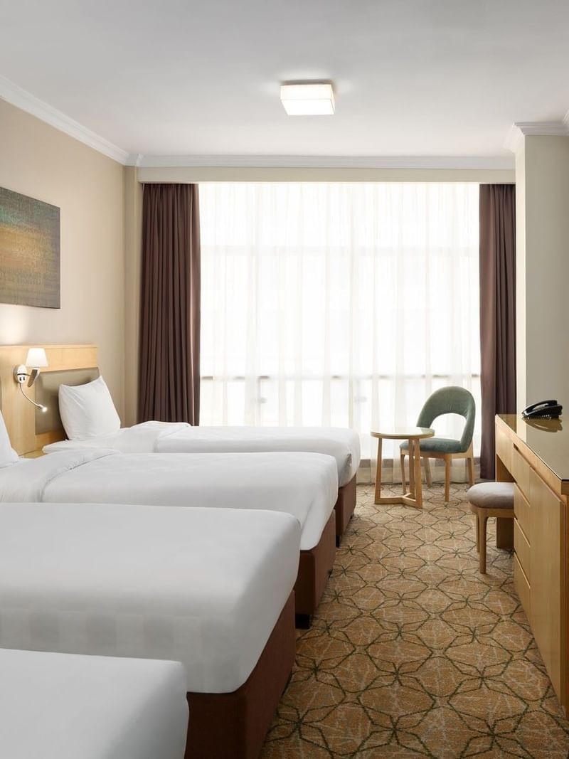 غرفة قياسية بأربعة أسرّة-1