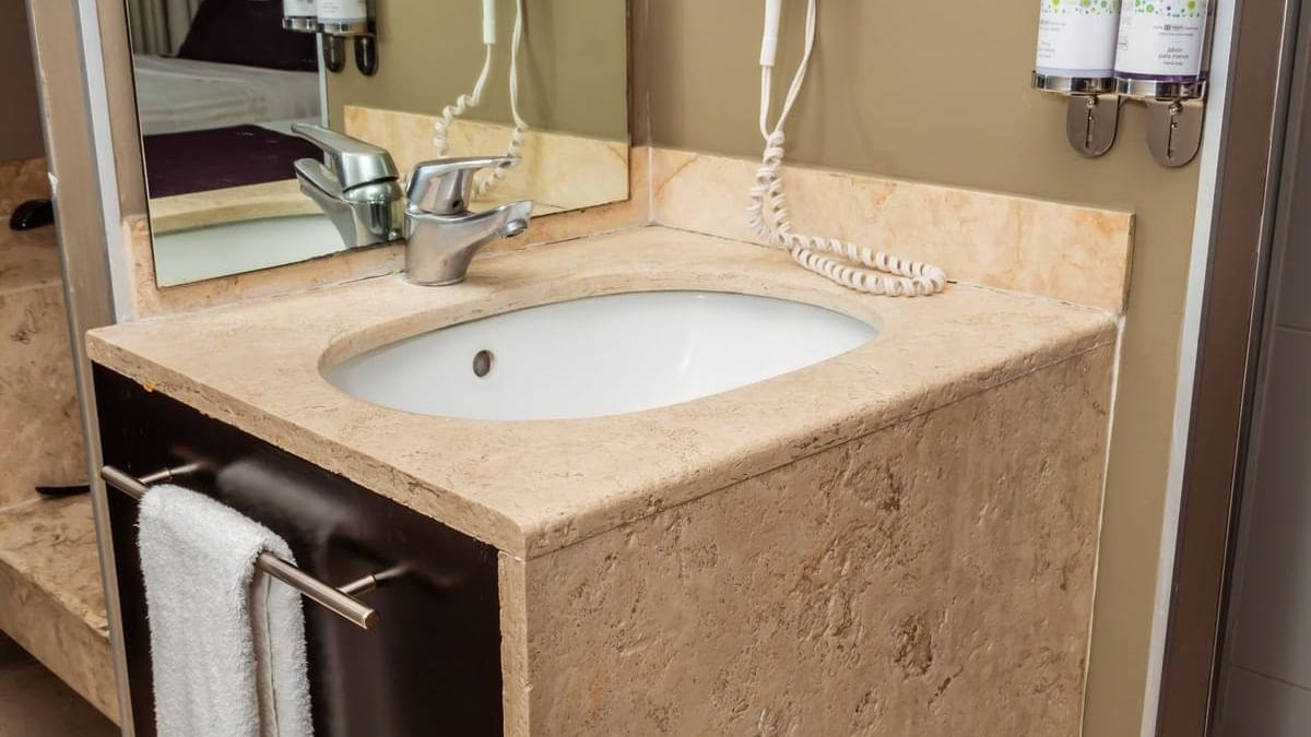 Bathroom vanity with amenities in a room at Gamma Puebla Senorial Centro