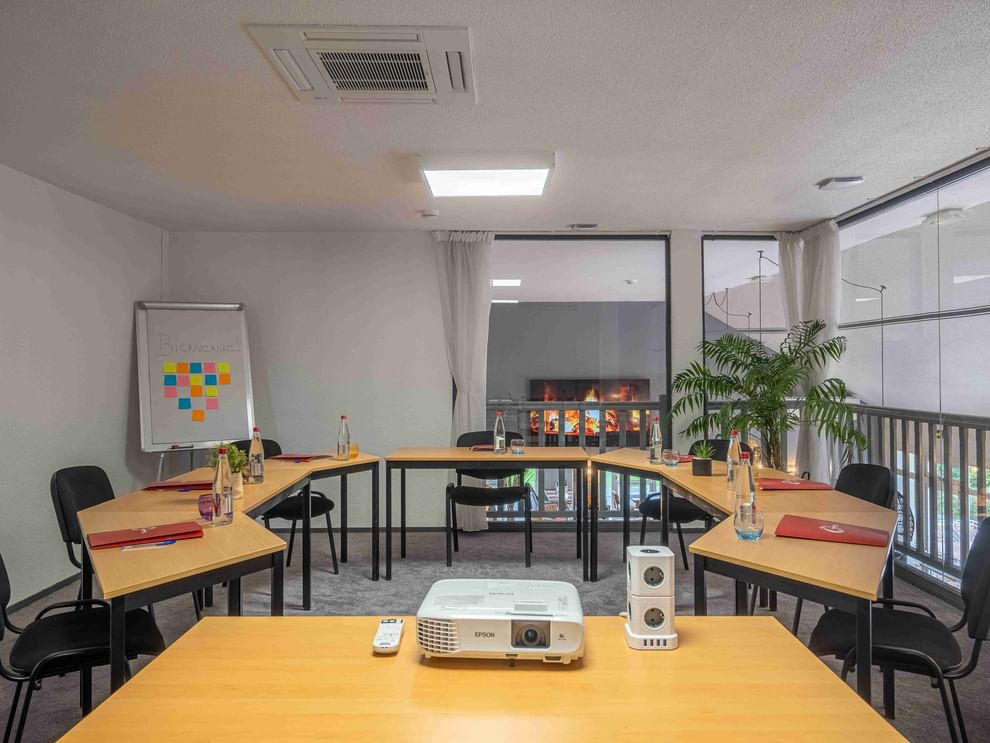 Hexagonally arranged seminar room at The Originals Hotels