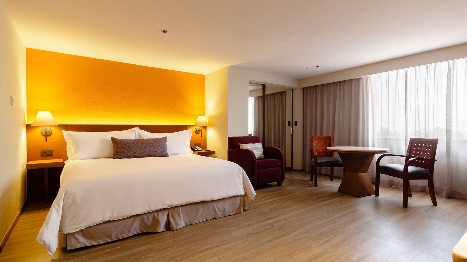 Habitación Junior Suite King en Camino Real Aeropuerto México en Ciudad de México.