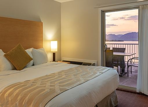 Coast Osoyoos Beach Hotel Guest Room with Lake View