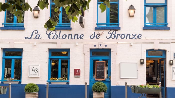 The Main Entrance of Hotel La Colonne de Bronze 