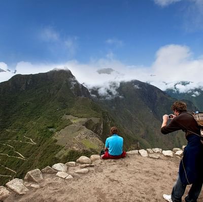 A guy taking a pic on top of a mountain near Hotel Sumaq