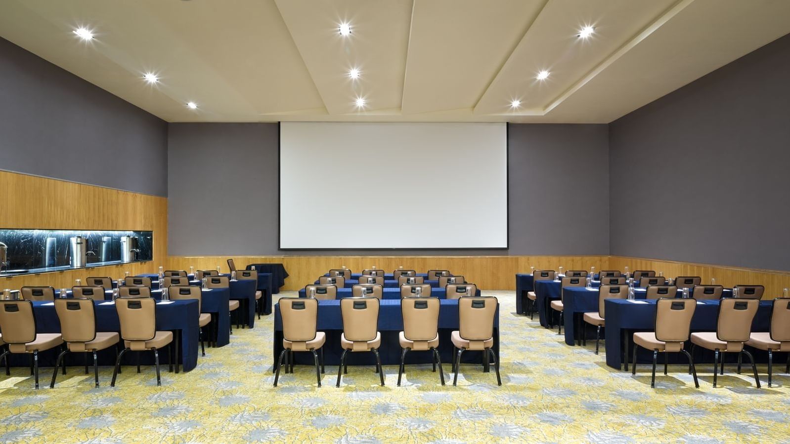 Classroom set-up in a meeting room at FA México Satélite