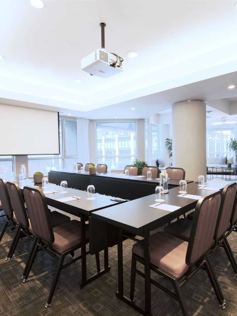 Salon De La Montagne with u-shaped table setup and a lounge at Warwick Le Crystal Montreal