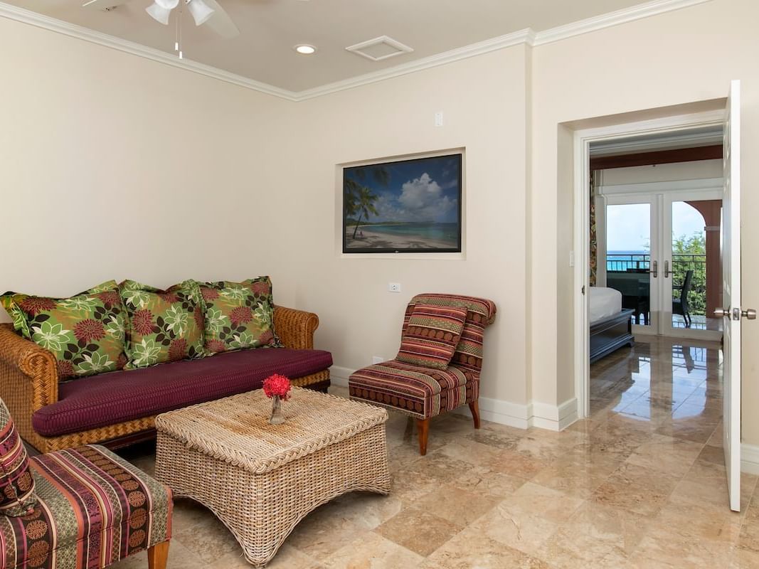 Living area & picture in Great House Suites at The Buccaneer