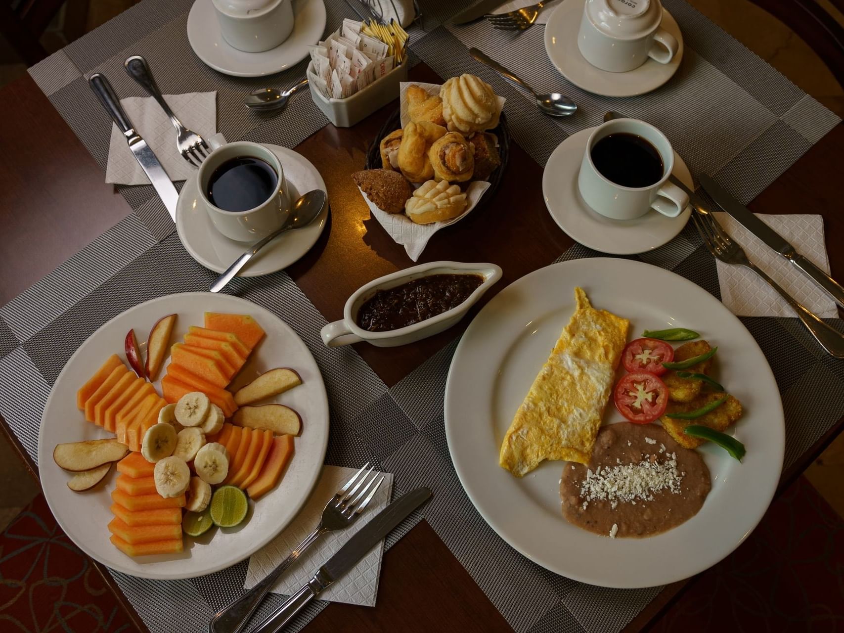 Breakfast served in Hanger Restaurant at Hotel Aeropuerto