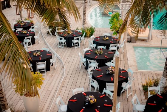 Banquet-style outdoor wedding table arrangement at Alaia Belize Autograph Collection