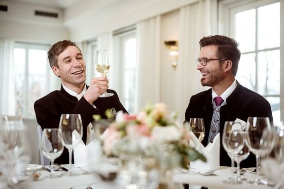 A wedding couple toasting champagne at Schloss Hotel Pichlarn
