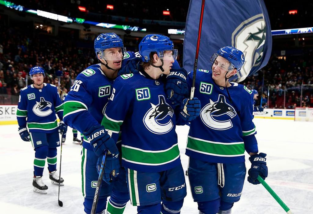 vancouver canucks pat each other's backs